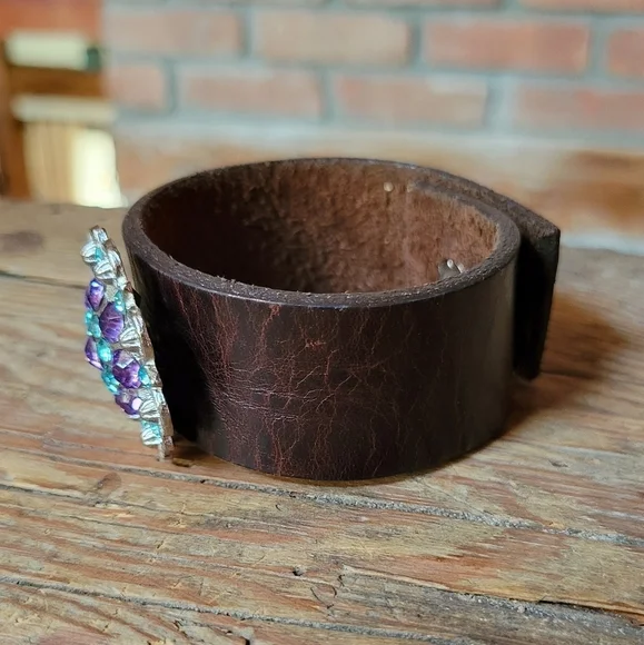 PURPLE Crystal Concho Leather Cuff - Picture 6 of 8